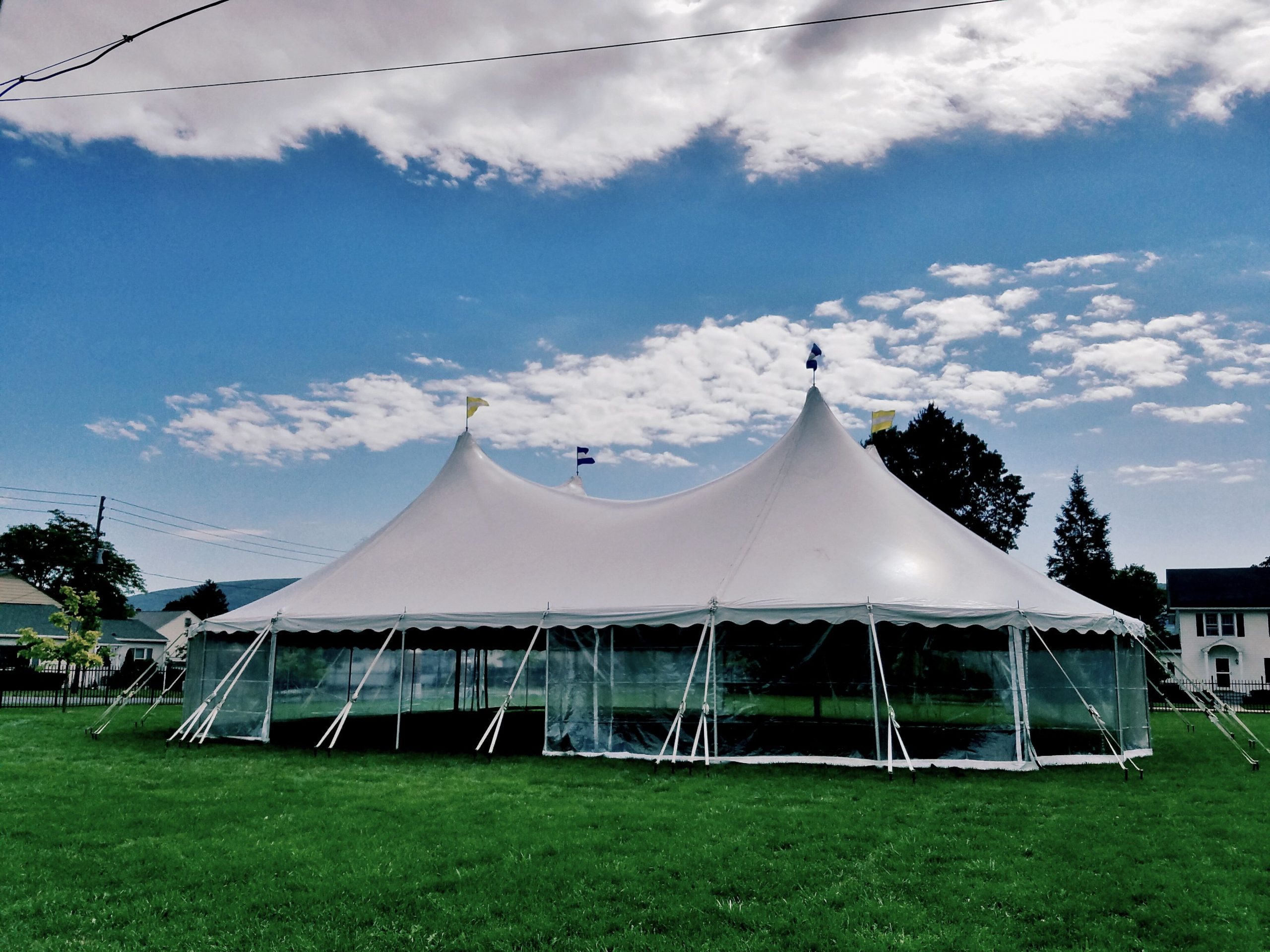 how much does it cost to rent a party tent