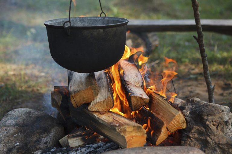 How to Make Camp Stew: A Hearty and Delicious Outdoor Meal